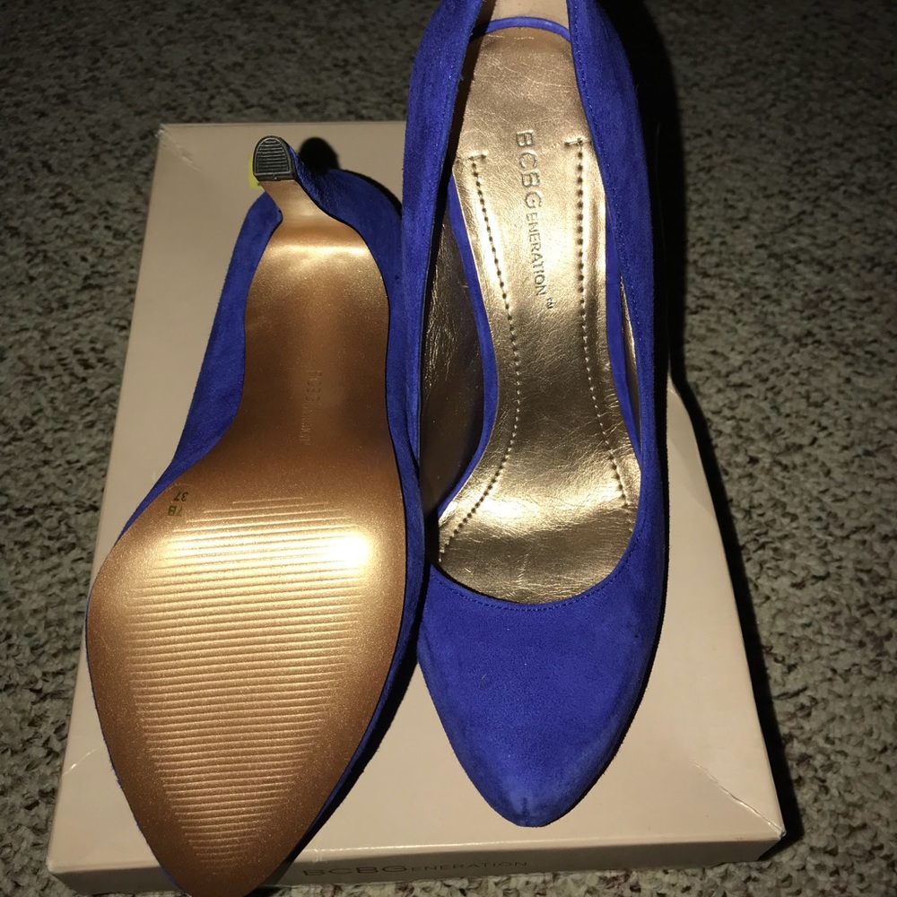 BCBG platform pumps